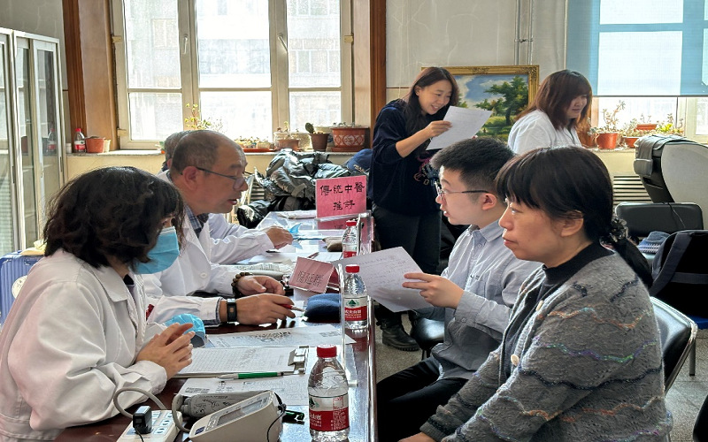 巾帼不让须眉，彰显女性风采 ——365英国上市集团举办庆祝“三八”国际劳动妇女节桌面足球赛...