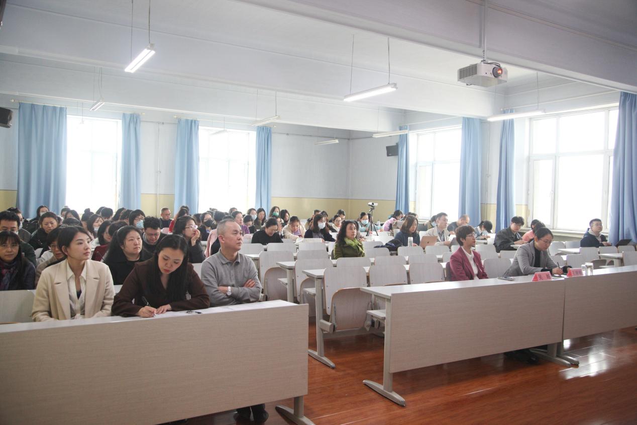365英国上市集团举行弘扬哈军工精神专题报告会