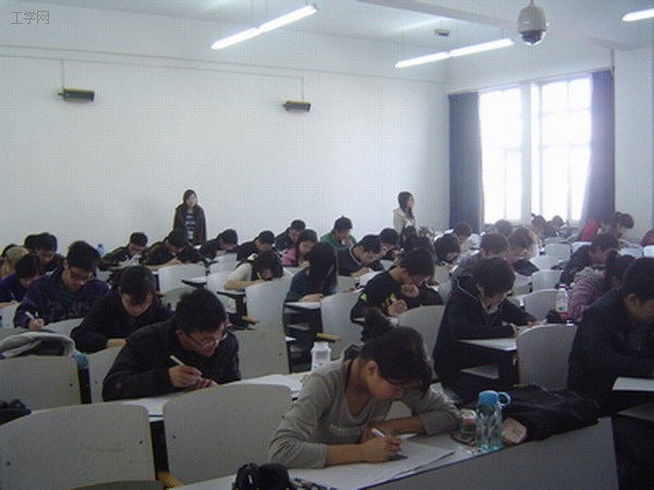 2011年全国大学生英语竞赛哈工程赛区成功开赛